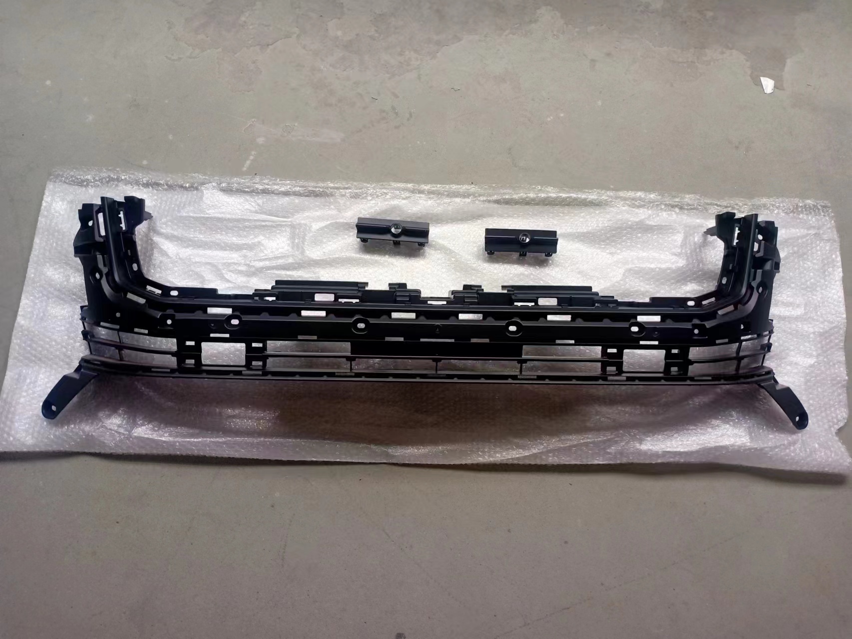 GELING Front Bumper Upper And Lower Bracket Front Bumper Kit for Toyota Land Cruiser LC300 2022 2023