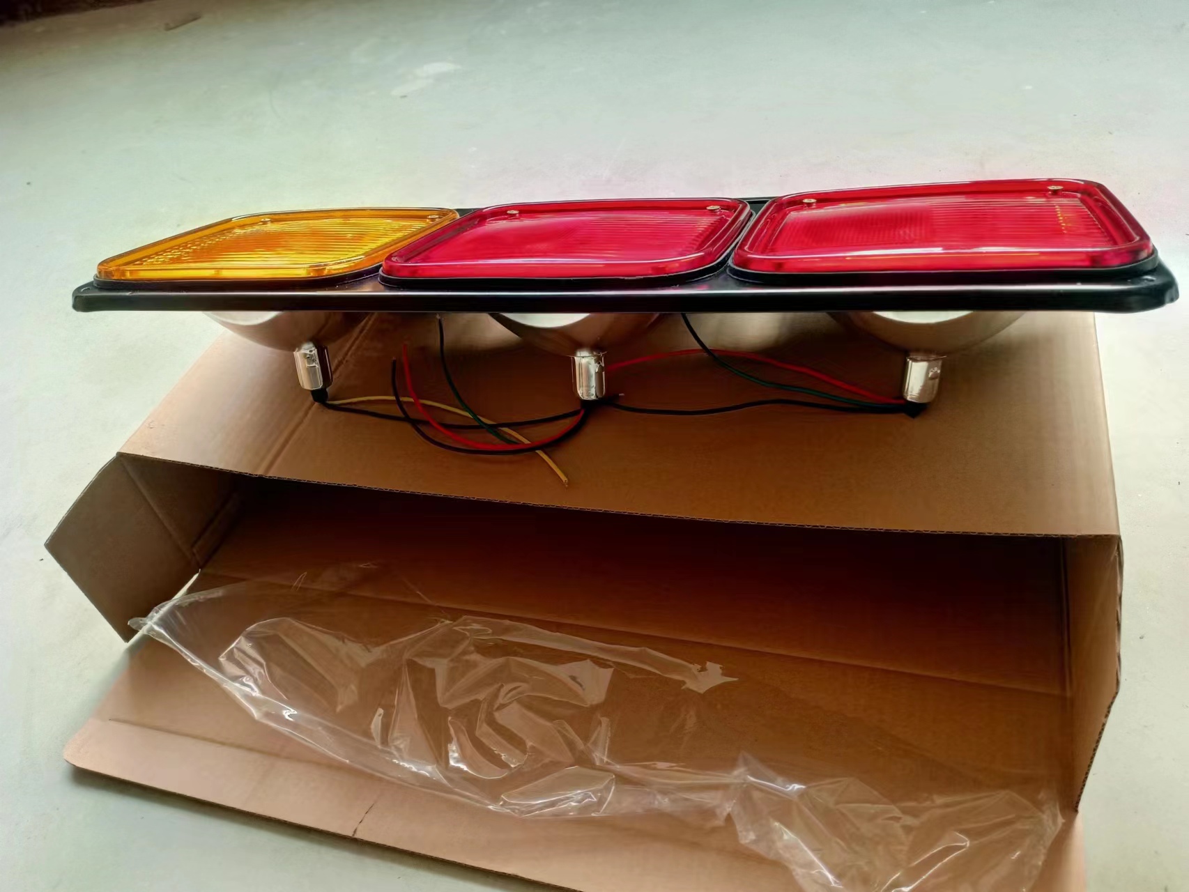 HINO 700 TRUCK SERIES REAR LIGHT TAIL LAMP WITH IRON